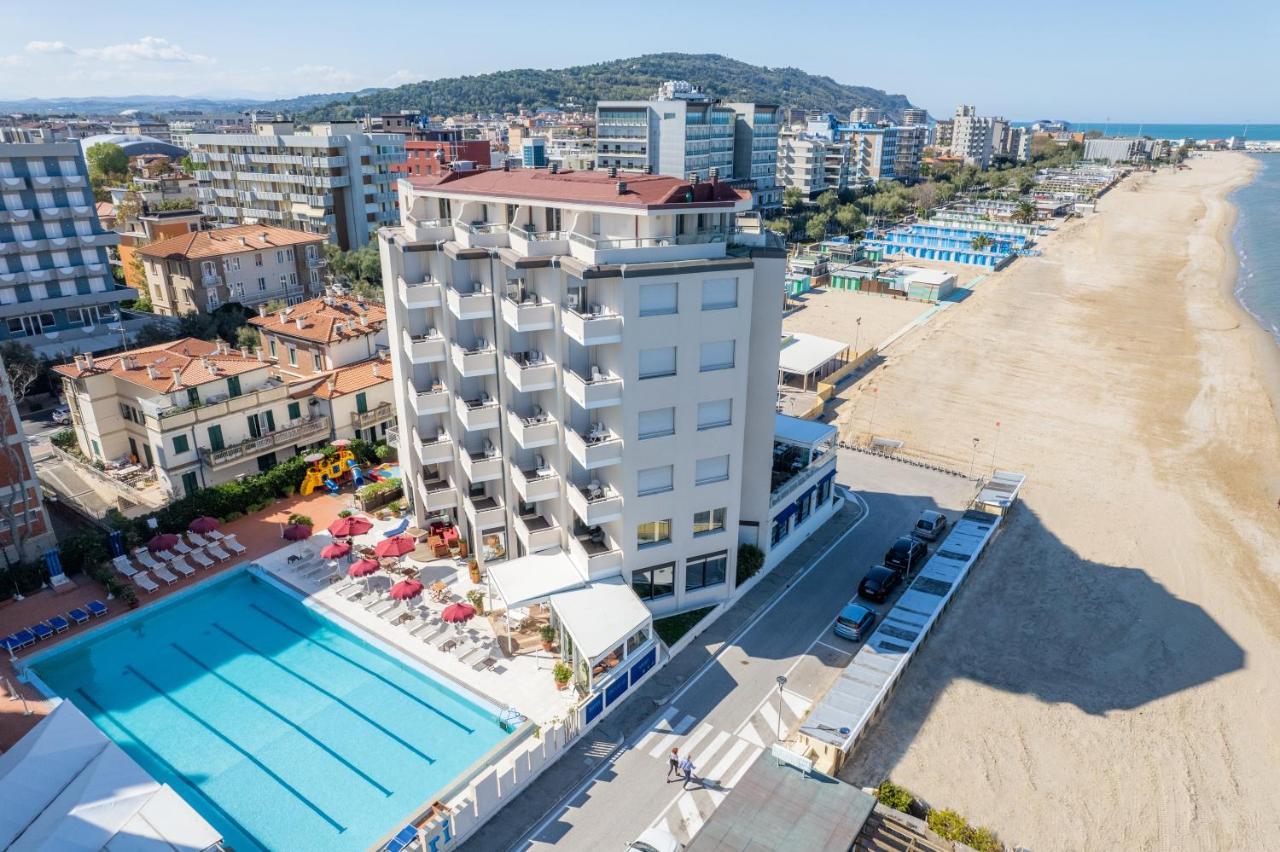 Unahotels Imperial Sport Hotel Песаро Екстериор снимка
