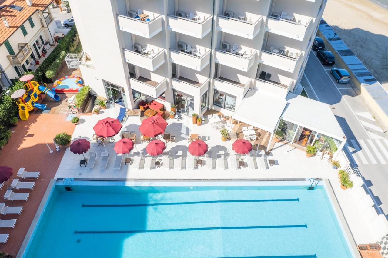 Unahotels Imperial Sport Hotel Песаро Екстериор снимка