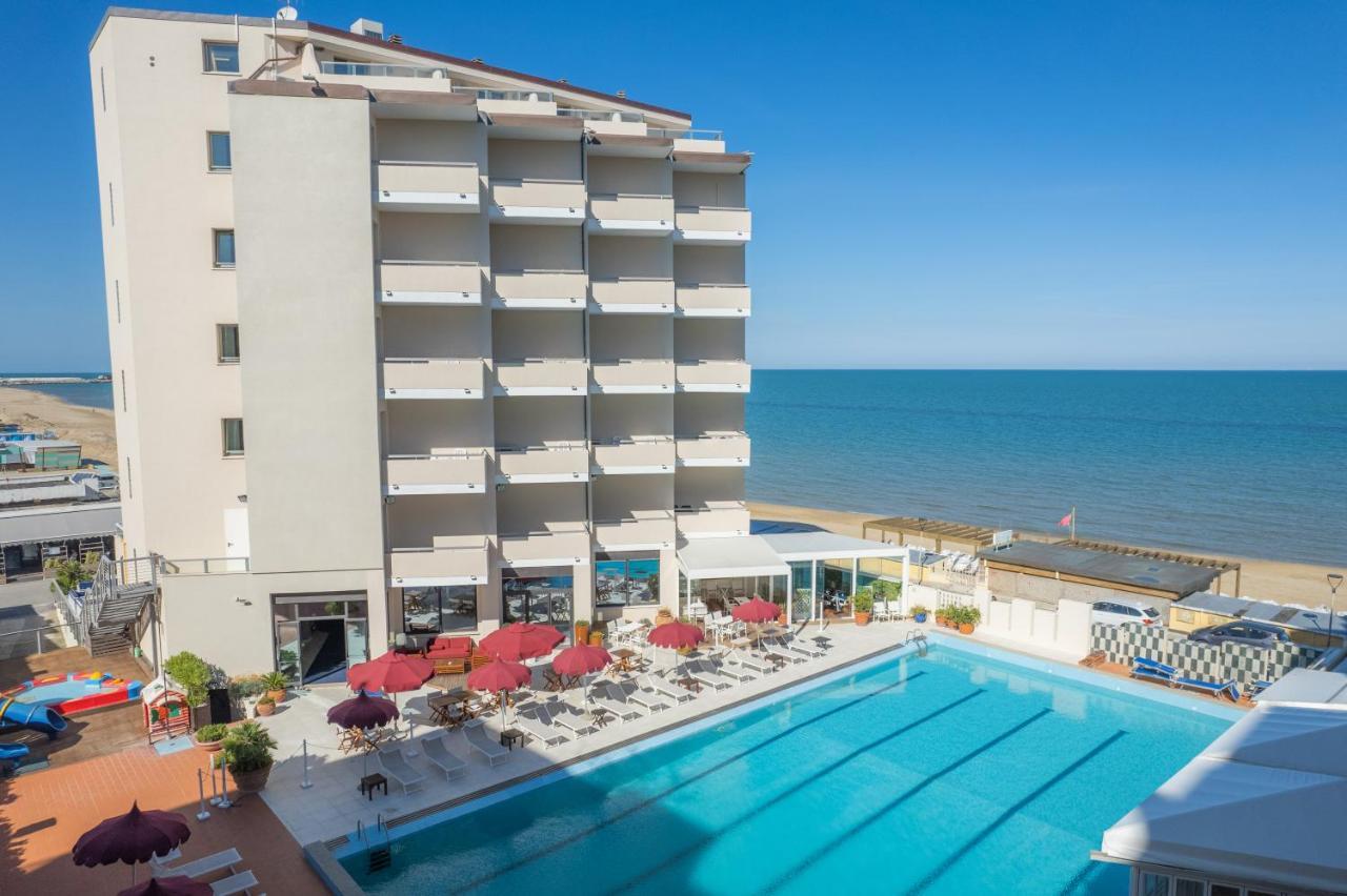 Unahotels Imperial Sport Hotel Песаро Екстериор снимка