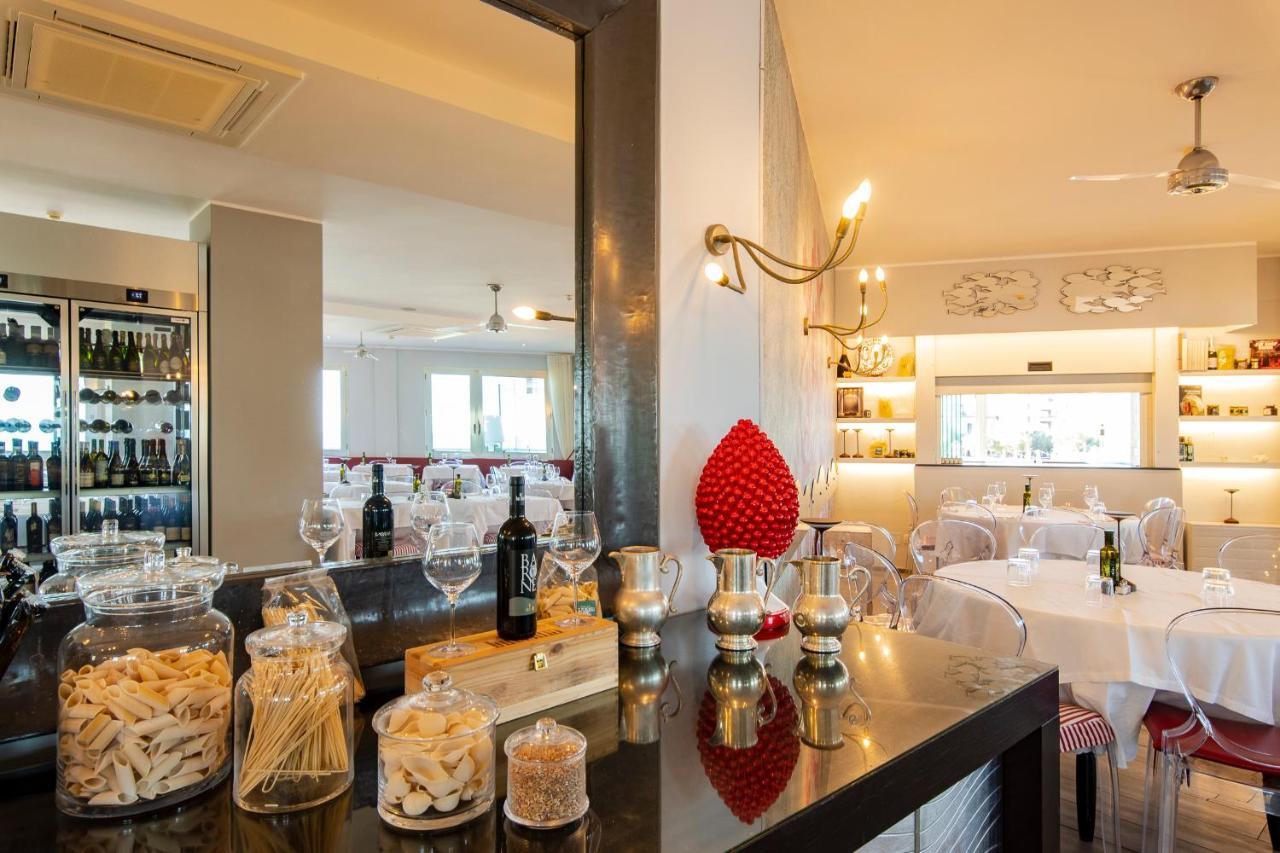 Unahotels Imperial Sport Hotel Песаро Екстериор снимка