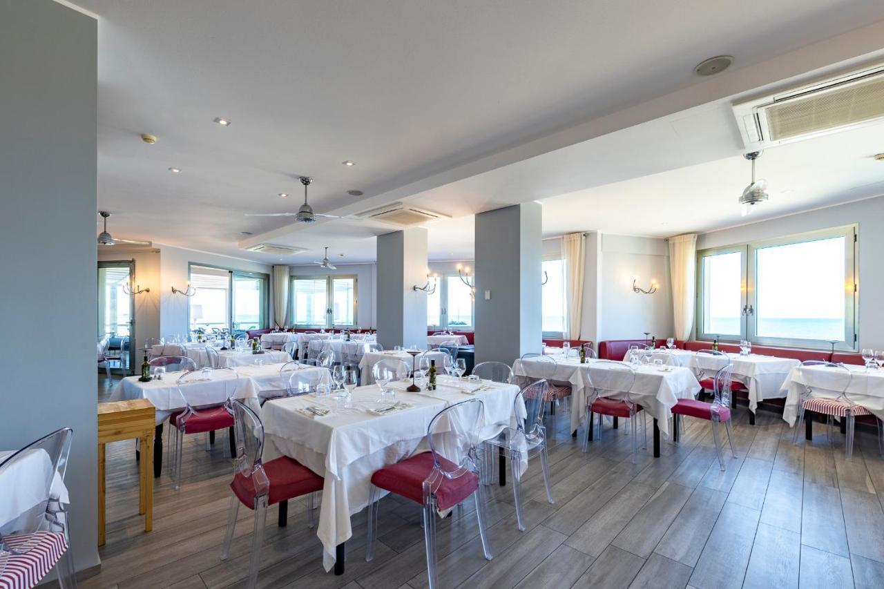 Unahotels Imperial Sport Hotel Песаро Екстериор снимка