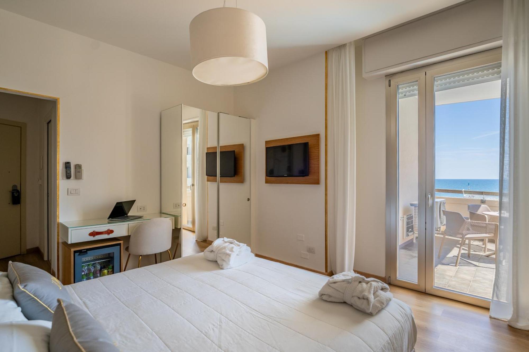 Unahotels Imperial Sport Hotel Песаро Екстериор снимка
