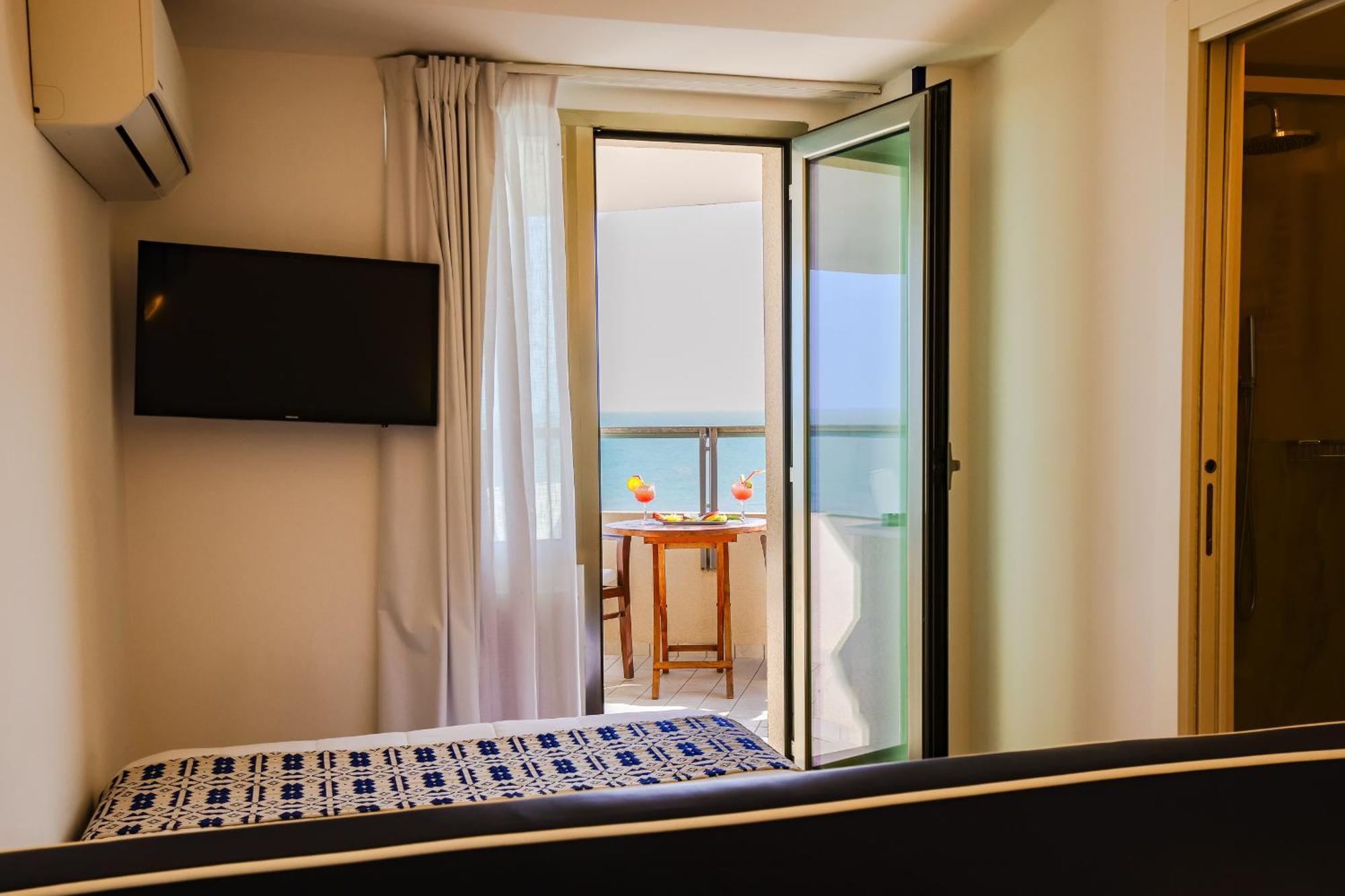 Unahotels Imperial Sport Hotel Песаро Екстериор снимка