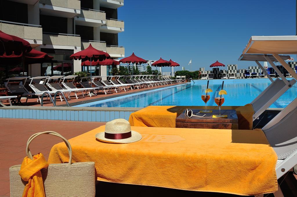 Unahotels Imperial Sport Hotel Песаро Екстериор снимка