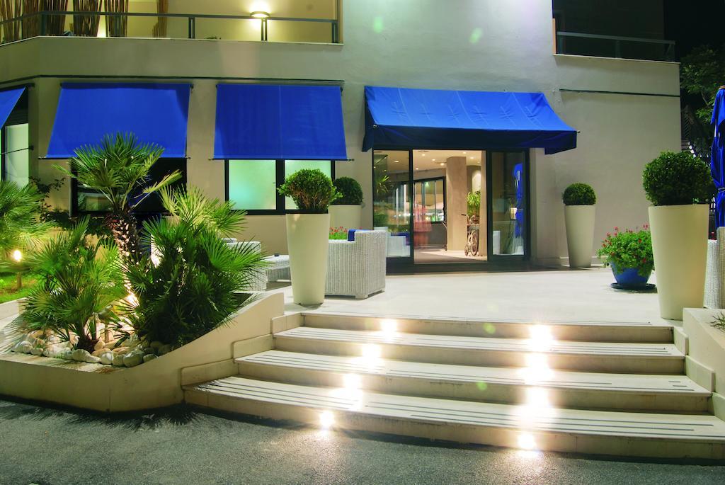 Unahotels Imperial Sport Hotel Песаро Екстериор снимка